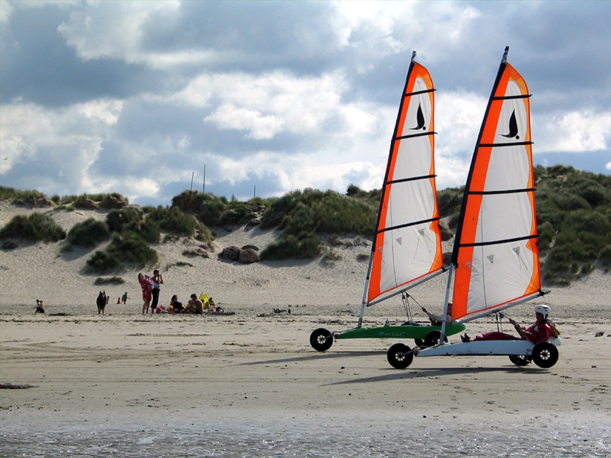 Char à voile sur la plage