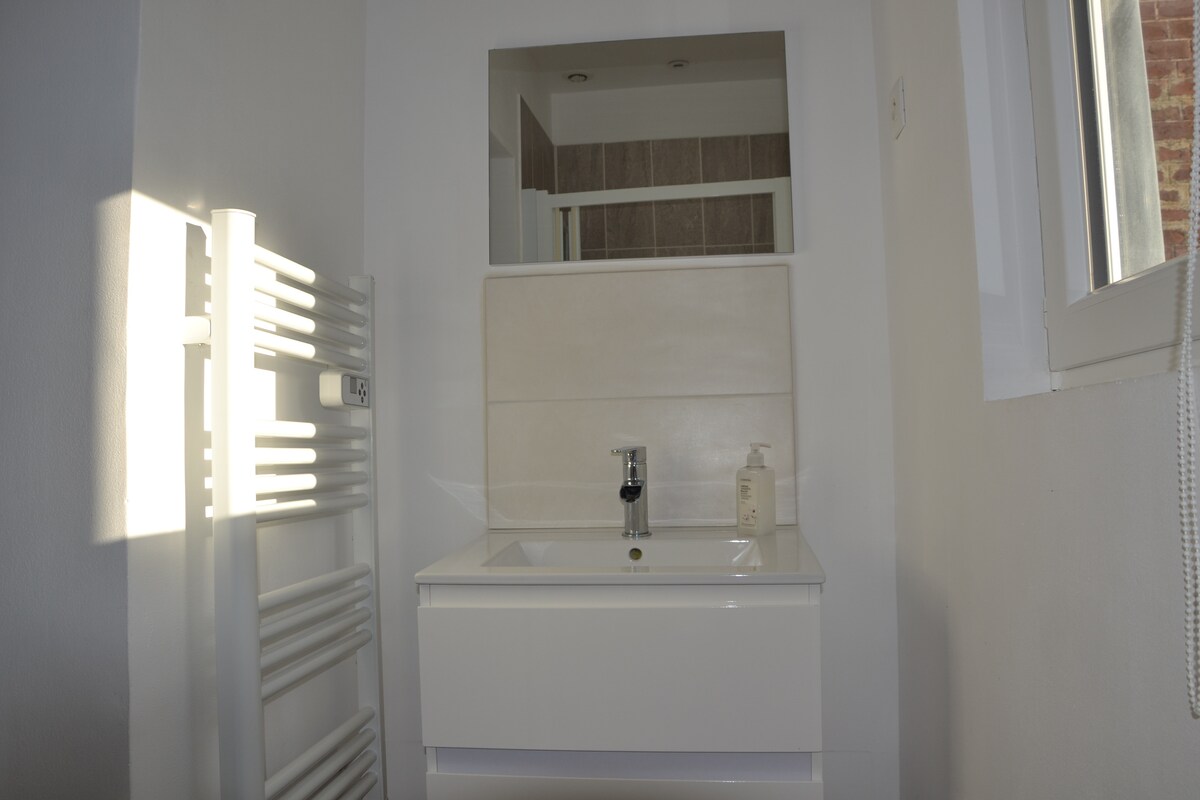 Salle de bain entière — détail